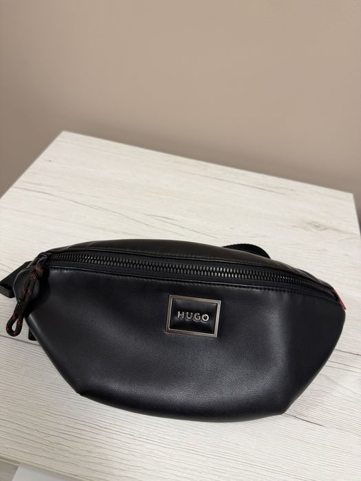 Кожена чанта HUGO тип банан