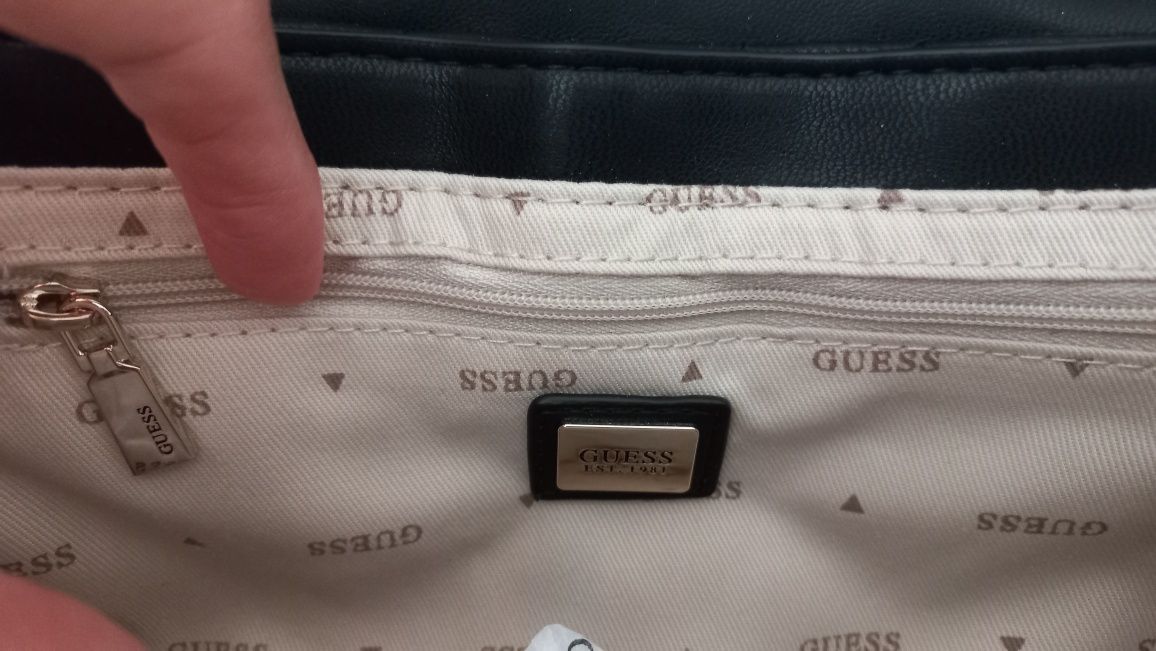 Guess нова оригинална дамска чанта за рамо