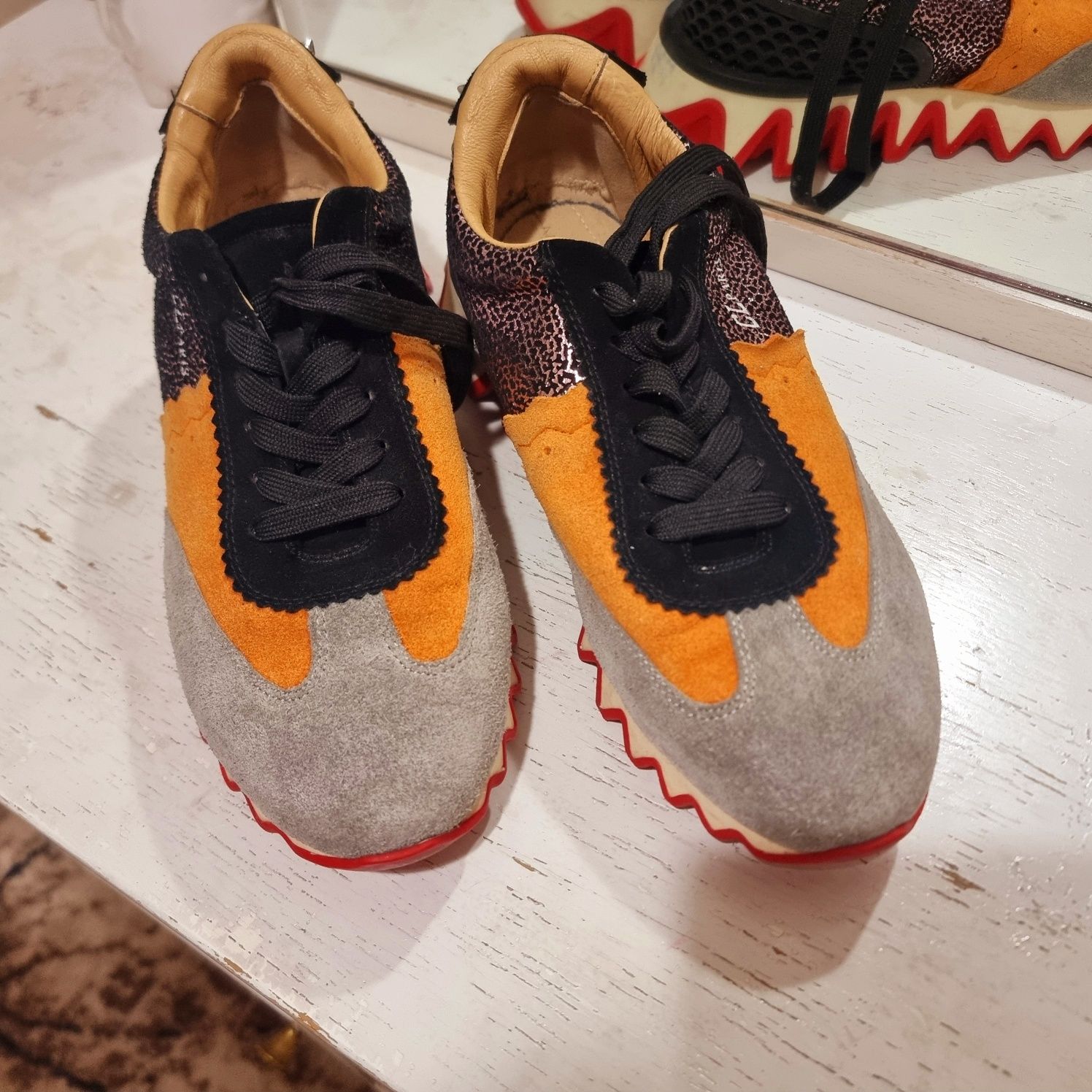 Мъжки обувки christian louboutin Неразличими от нови Не са реплика 100