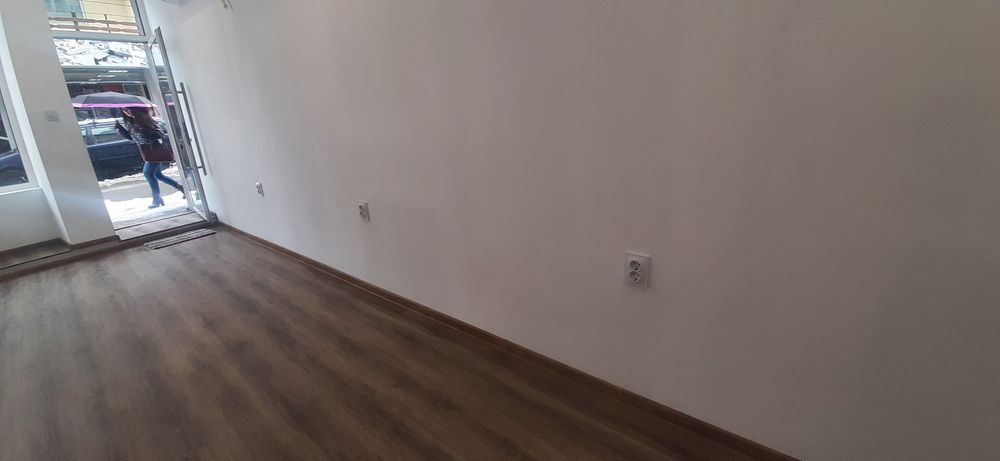 Отдава се под наем търговско помещение от 25кв до Стемо