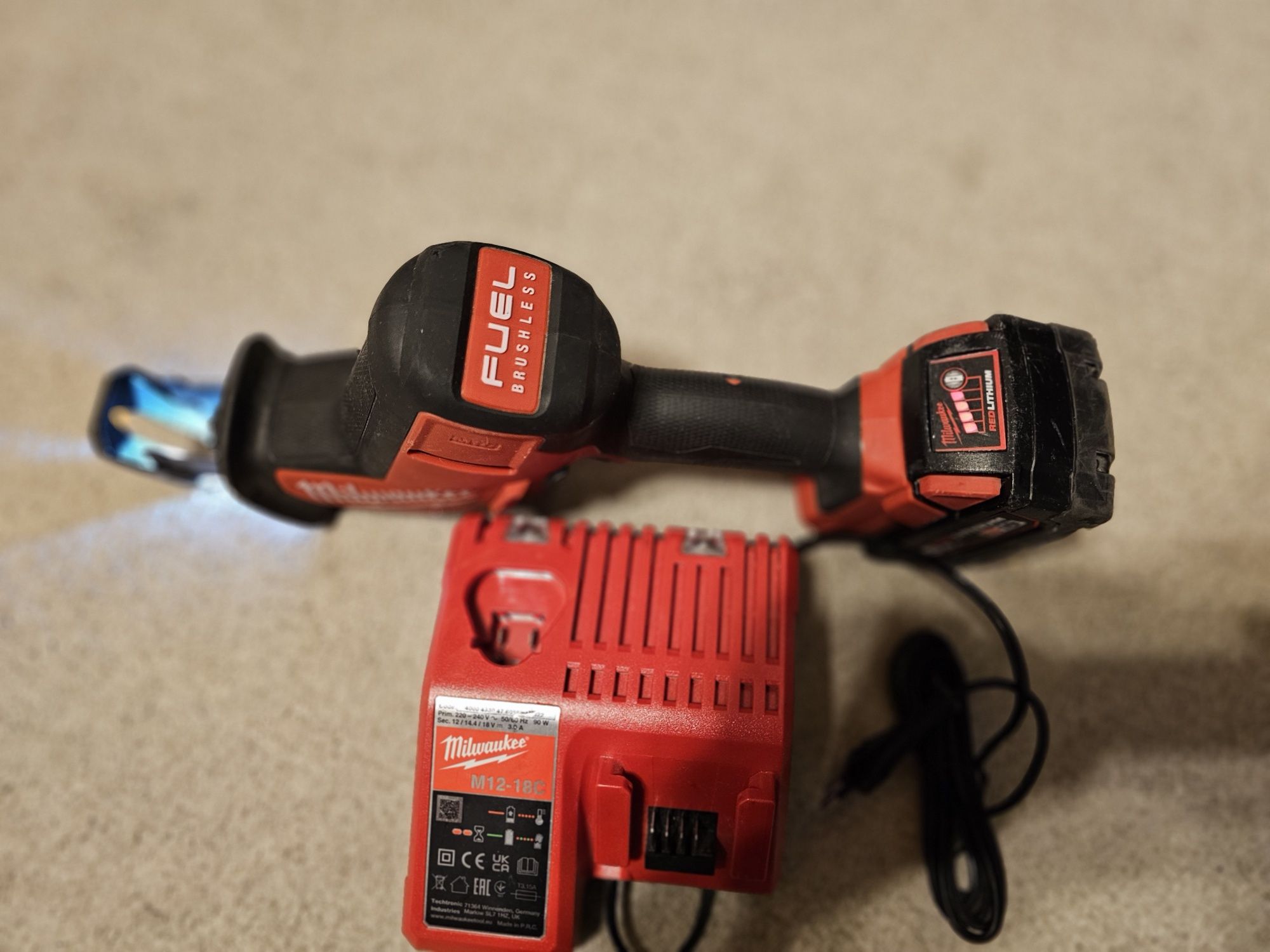 Fierastrau tip sabie Milwaukee M18 FHZ/2023/acumulator 5Ah/incarcator