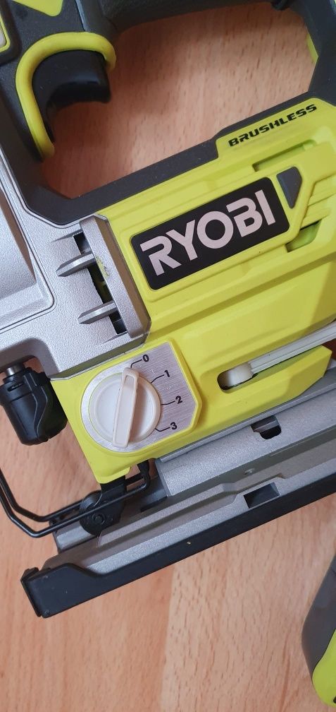 Set Ryobi 18V,filetanta și fierăstrău pendular NOI