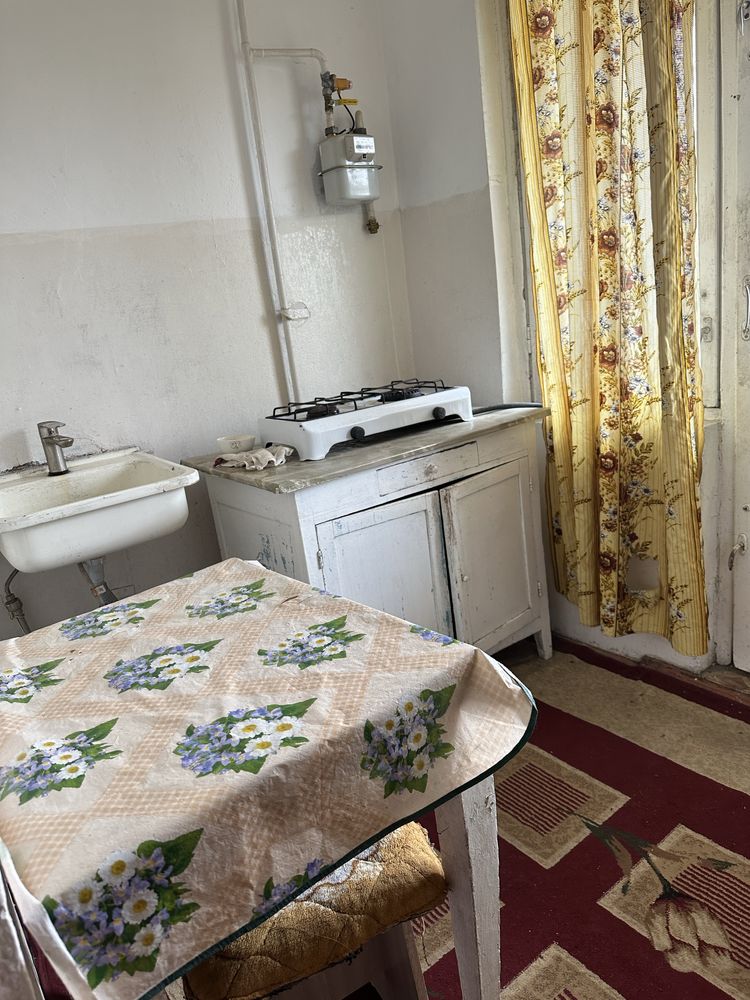 Кең 2бөлмелі үй жалға беріледі 4этажда таза, жайлы, әдемі, кең