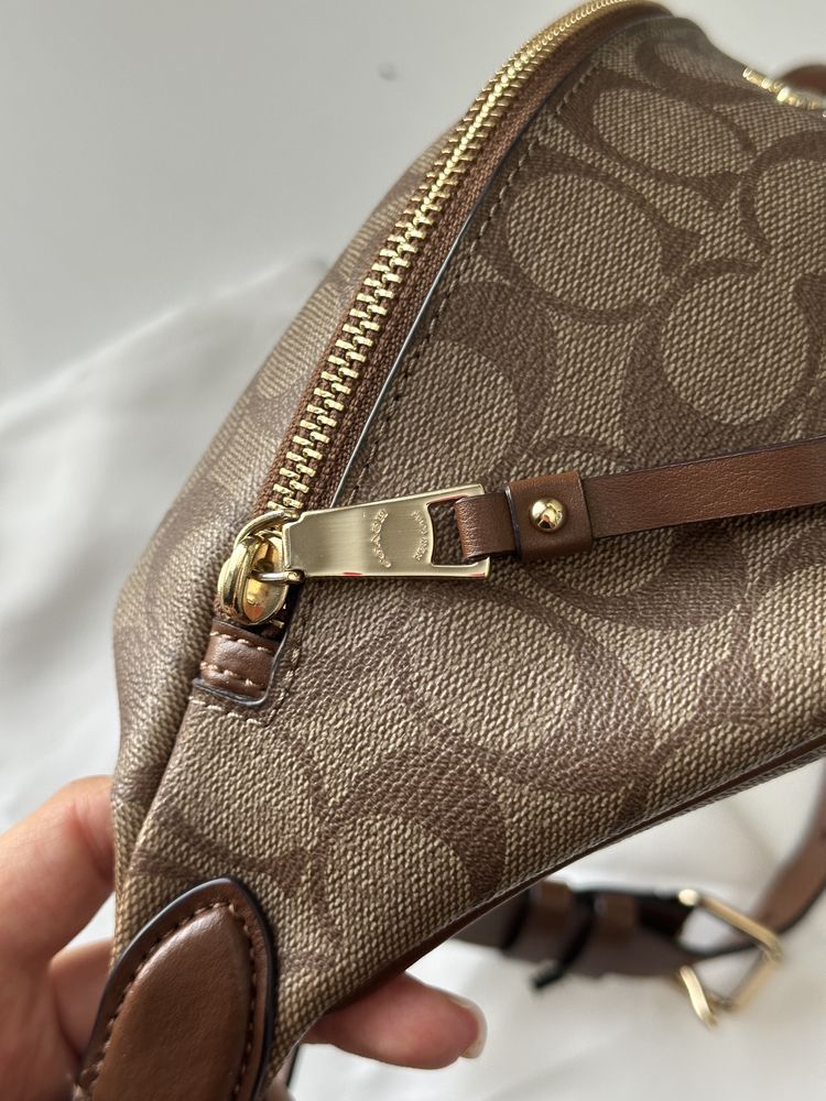 100% ОРИГИНАЛНА! Дамска кожена чанта на Coach тип бъбрек