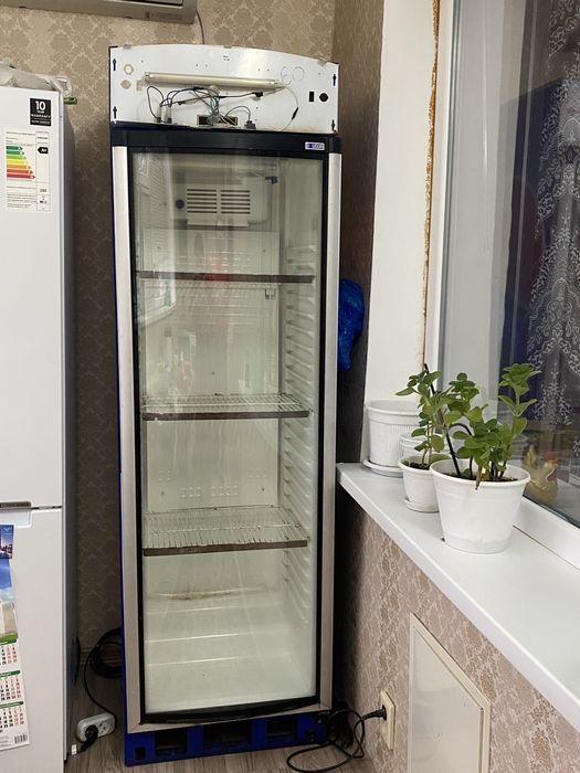 Продаю холодильник для напитков в отличном состоянии. Б/у но работает