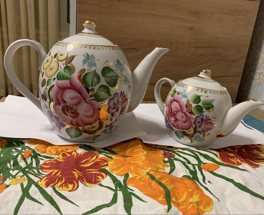 Продам чайник в комплекте большой и  средний новый /СССР/