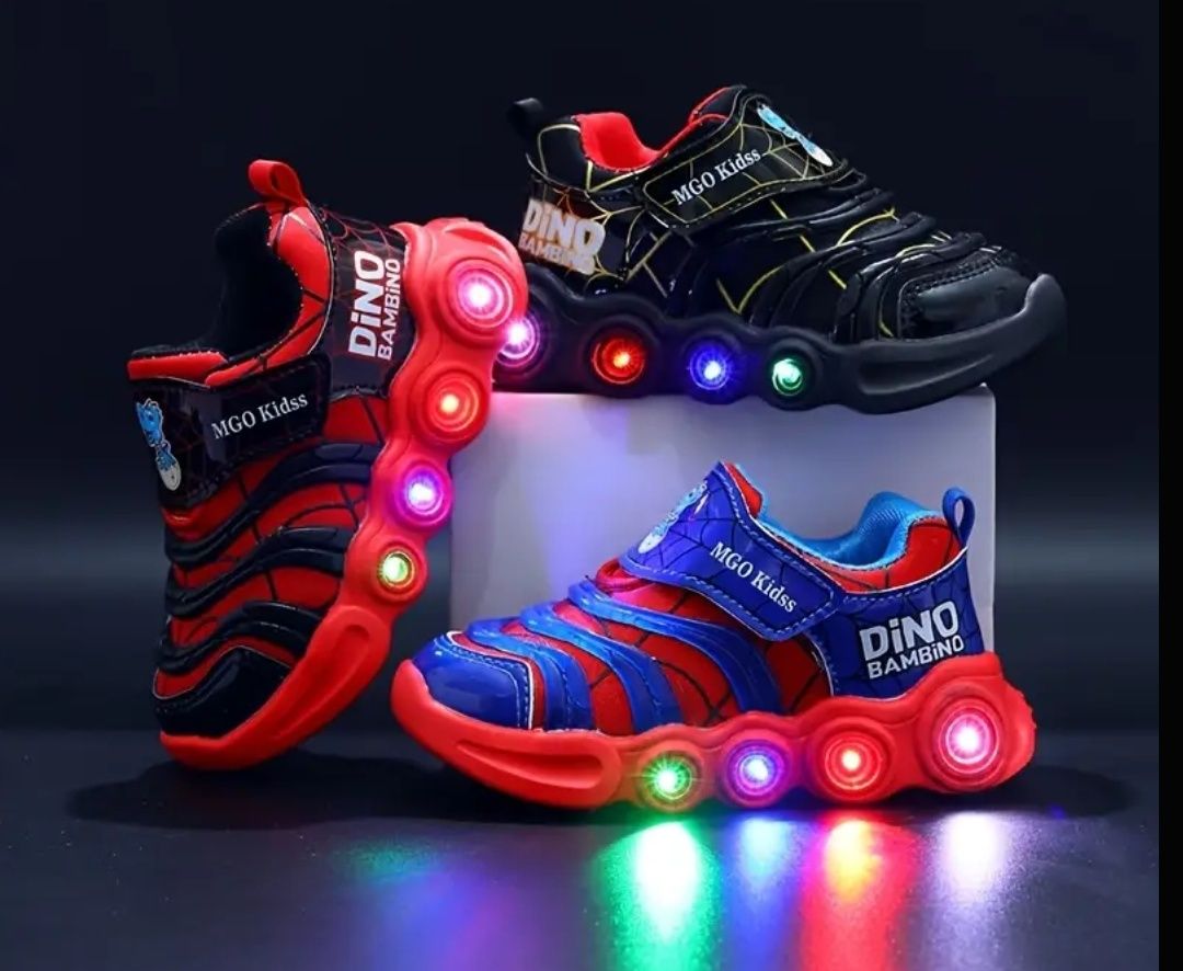 Adidasi cu lumini la comanda orice mărime