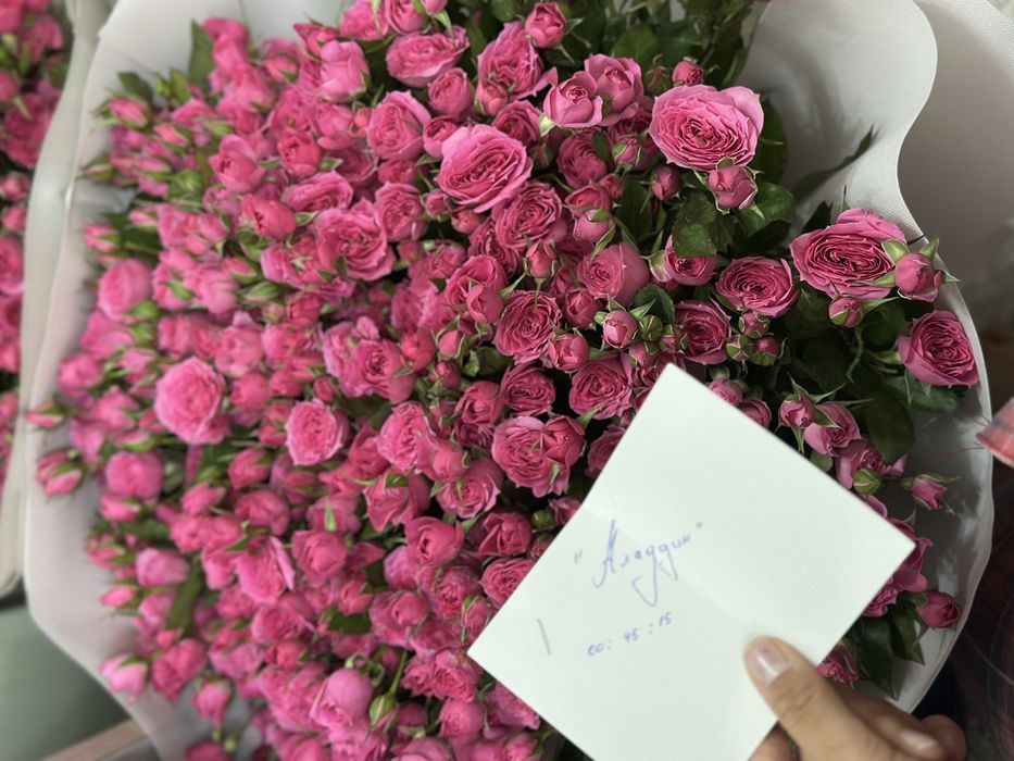 кустовые розы свежие