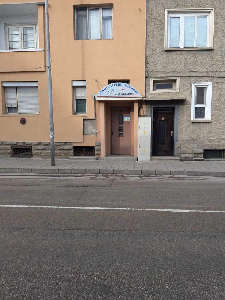Дава се под наем Офис в Велико Търново, Център - 45 кв.м за 382.5 € - Снимка #4