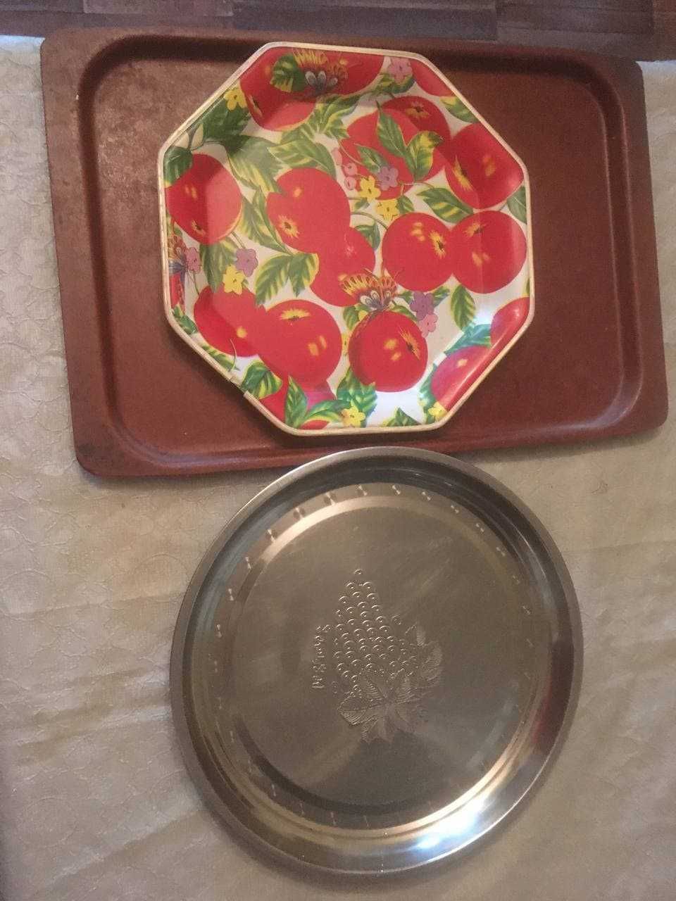 Продается вазочки для варенья, подносы,хлебница