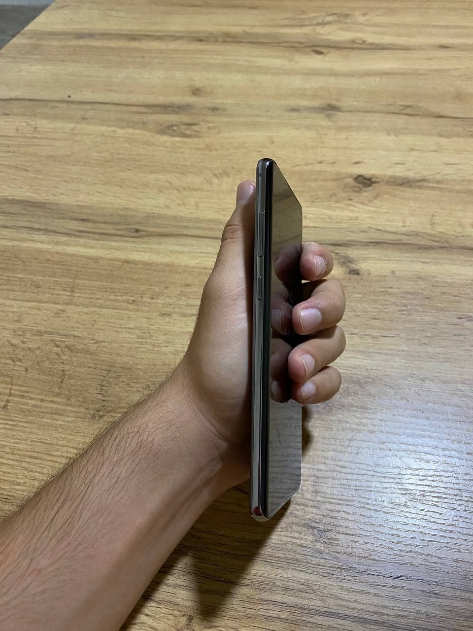 Galaxy S10 Plus ideal holatda, aybi yoq
