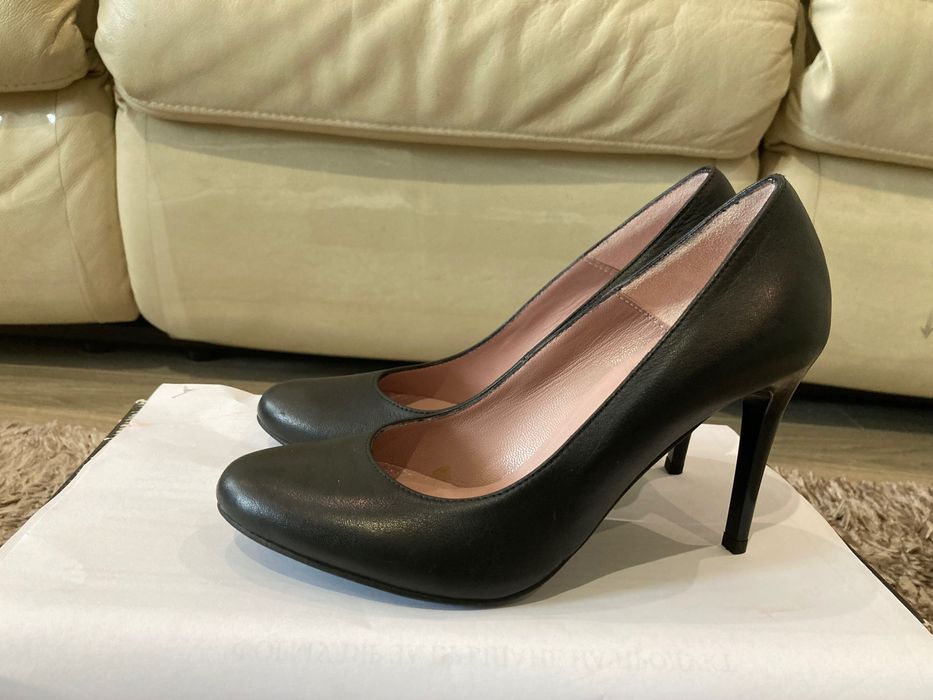 Дамски обувки на ток - цвят черен - размер 35