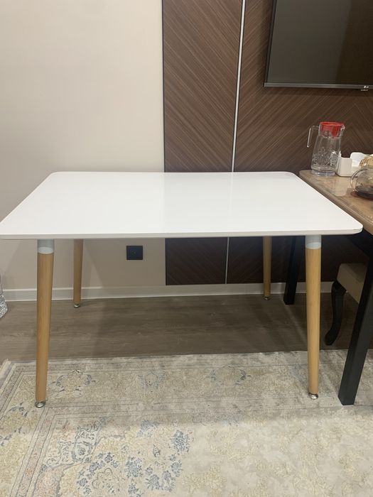 Обеденный стол на кухню