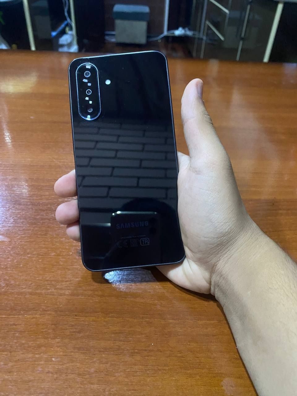 Samsung A26 5g 128gb xolati yangi 10 kun ishlatgan.