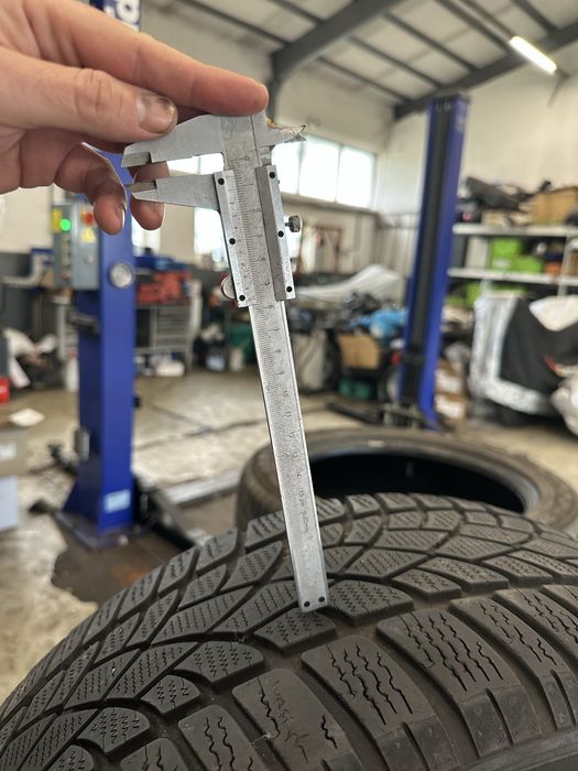 4 бр. 235/45/19 зимни гуми 6.5мм DUNLOP