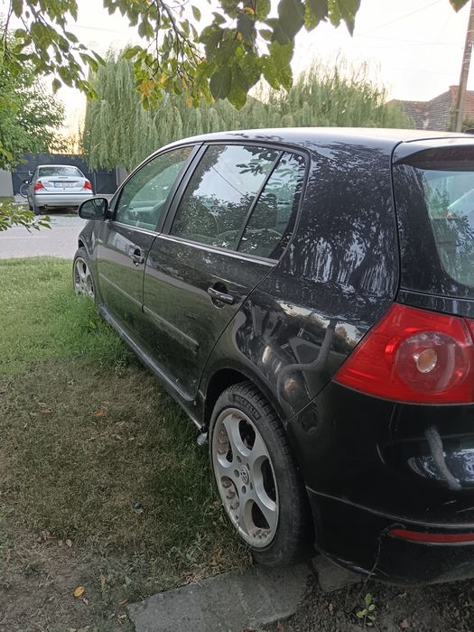 Vând Golf 5 1.6 Fsi