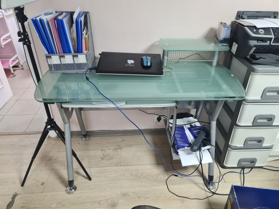 Компьютерный стол стекло