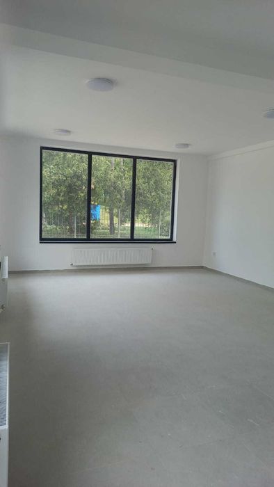 Vand Spatiu Comercial