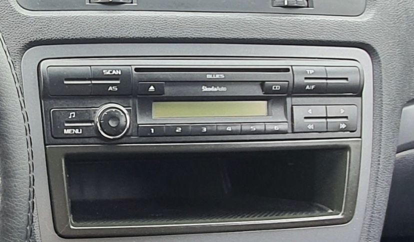 Vand sau schimb radio cd Skoda