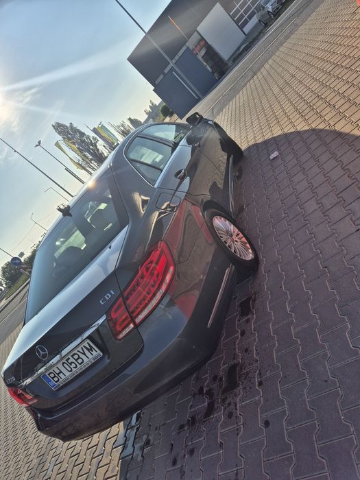 Mercedes Benz   E 220