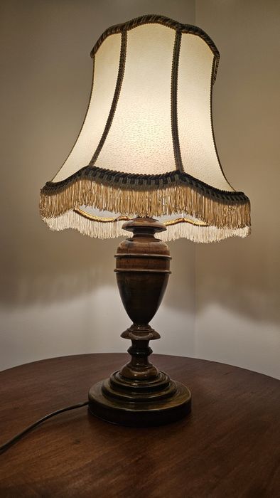 Vând două lămpi noptiere vintage lemn masiv