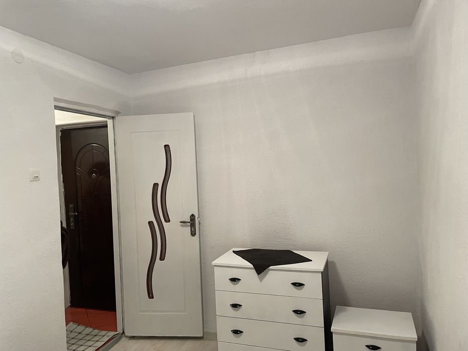 Vand Apartament 3 Camere Renovat ,  Utilat la cheie !!!