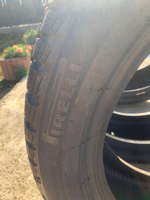 Vând anvelope noi Pirelli