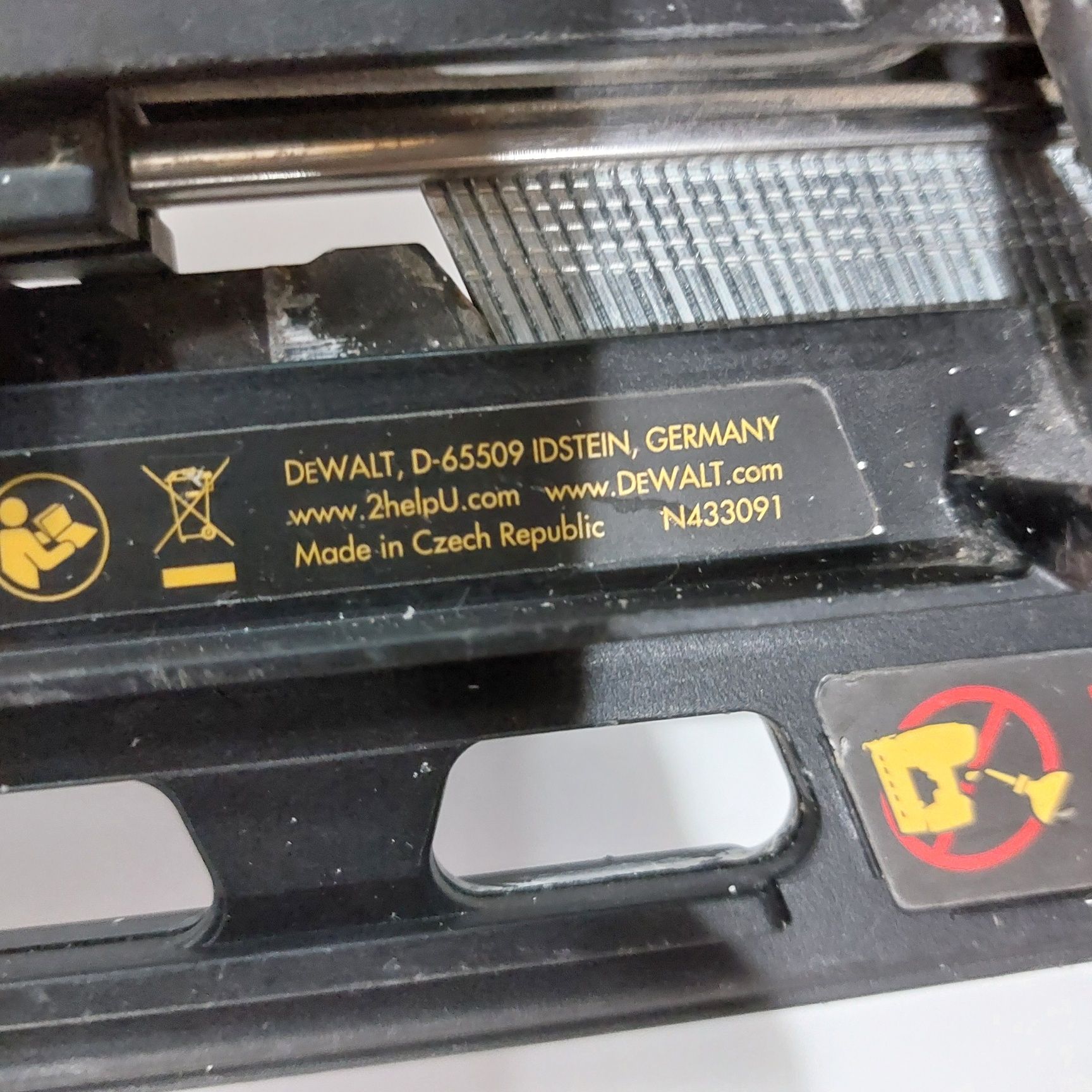 Dewalt DCN660 пистолет пушка за игли Девалт с батерия