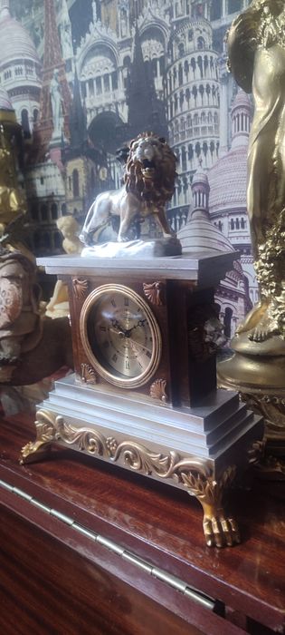 Сувенирные часы продам