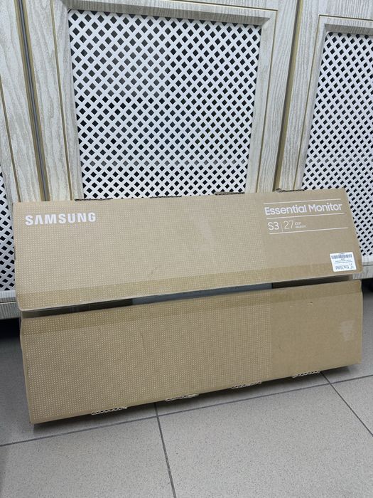 Монитор Samsung Essential S3 27