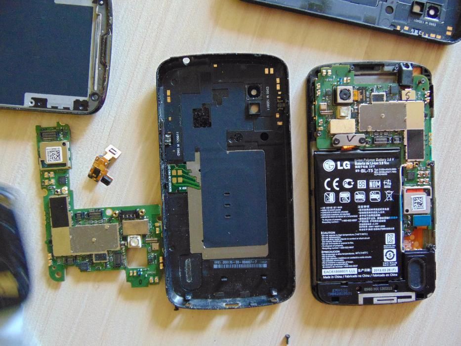 На части: Телефон LG Nexus 4 E960
