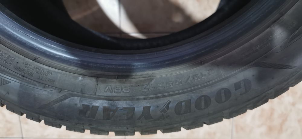 Vand anvelope de iarna Goodyear 215/55R17