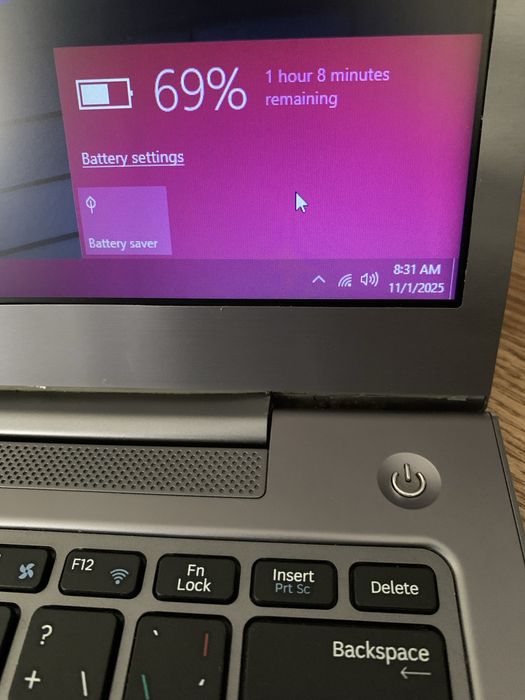 Laptop Samsung Slim display 13,3 led,320gb mem,4gb ram,baterie buna.