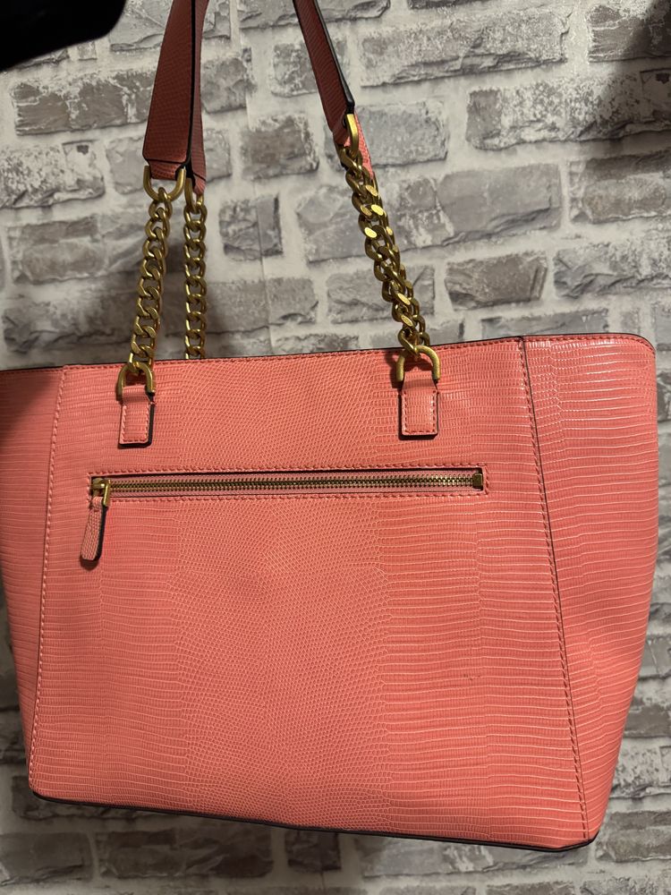Нова чанта guess