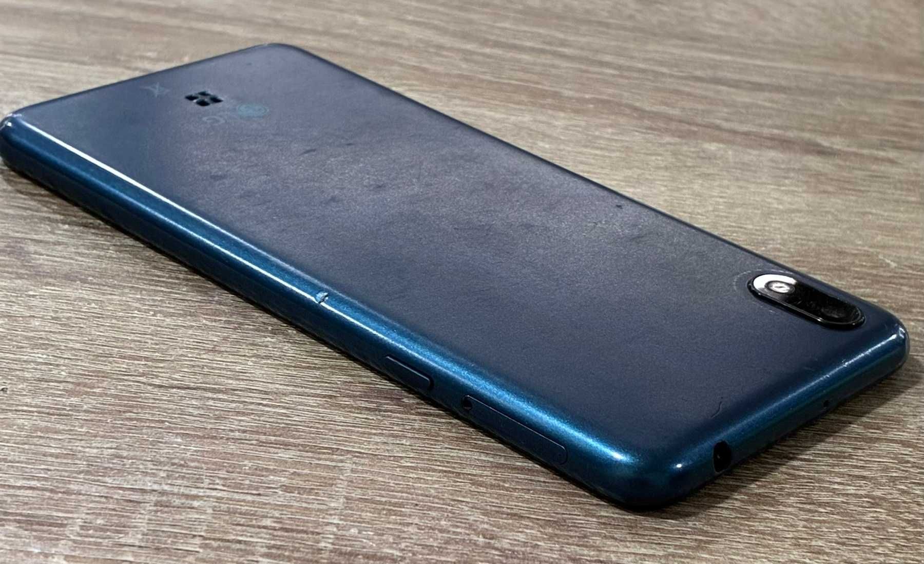Смартфон LG K20 16гб