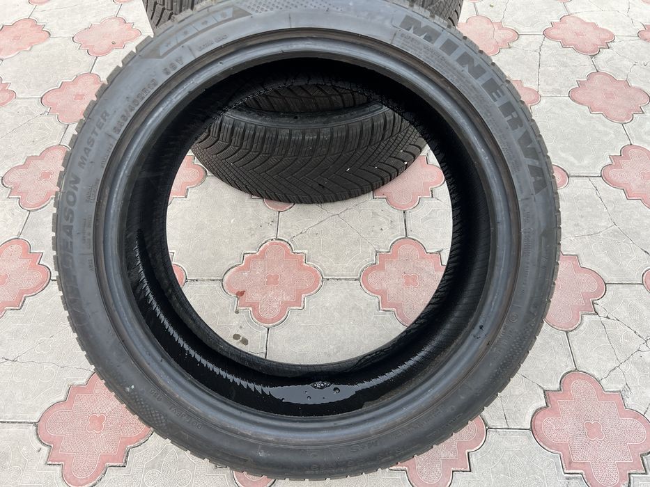Minerva 245 40R19