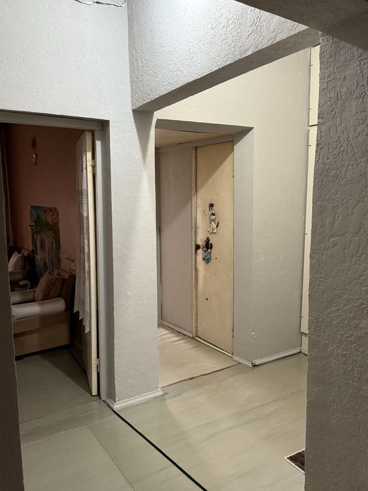 Срочно продается 3/6/9 квартира. Прекрасное расположение самого дома !