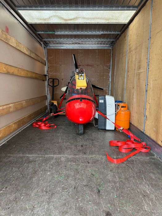 Голям бус с падащ борд и палетна количка - транспортни услуги