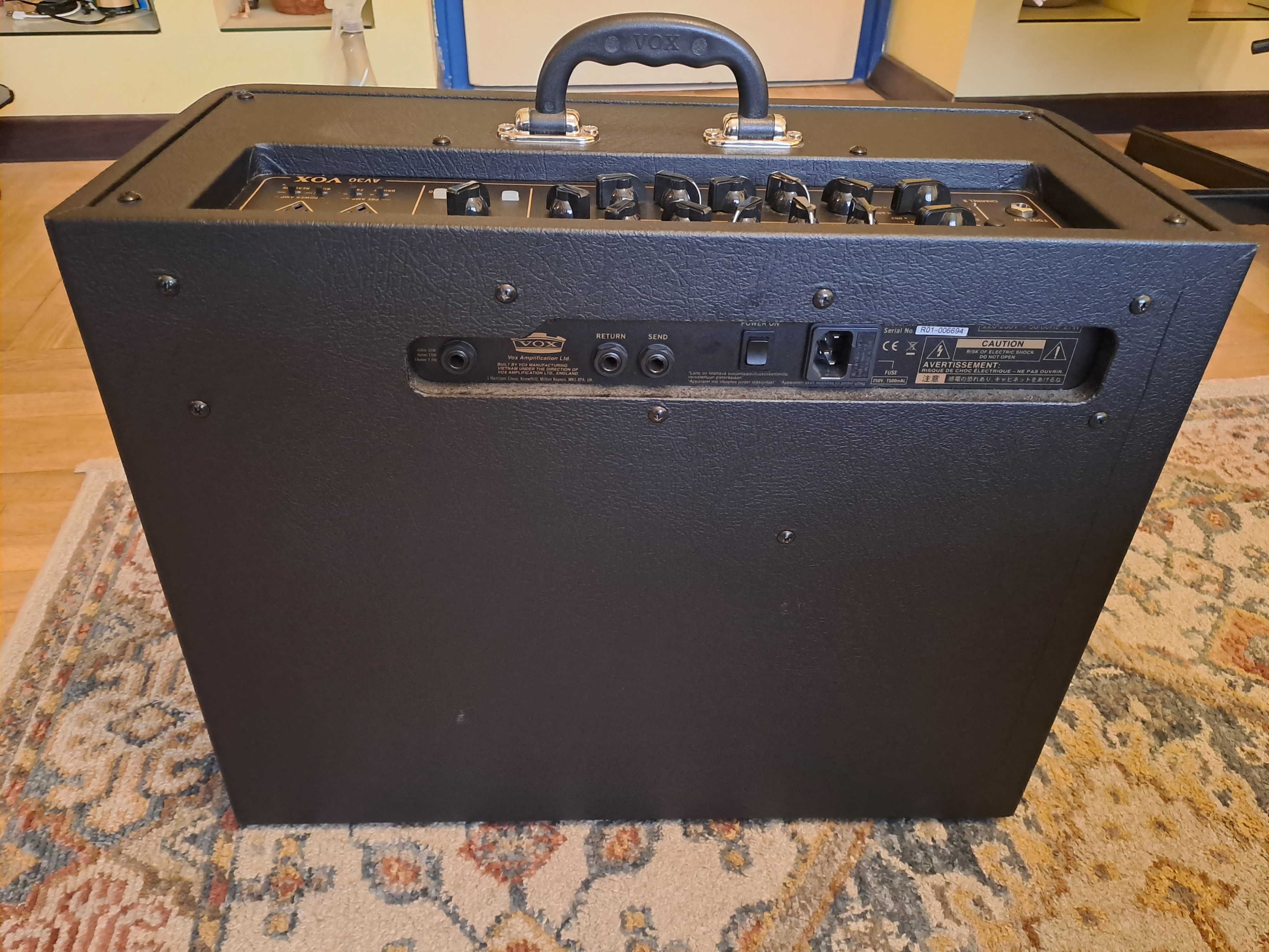 Китарно кубе VOX AV30 Hybrid Amplifier