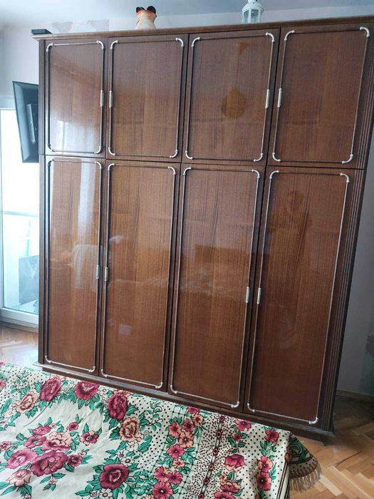 Мебели за спалня: легло + гардероб + тоалетка + нощни шкафчета + скрин