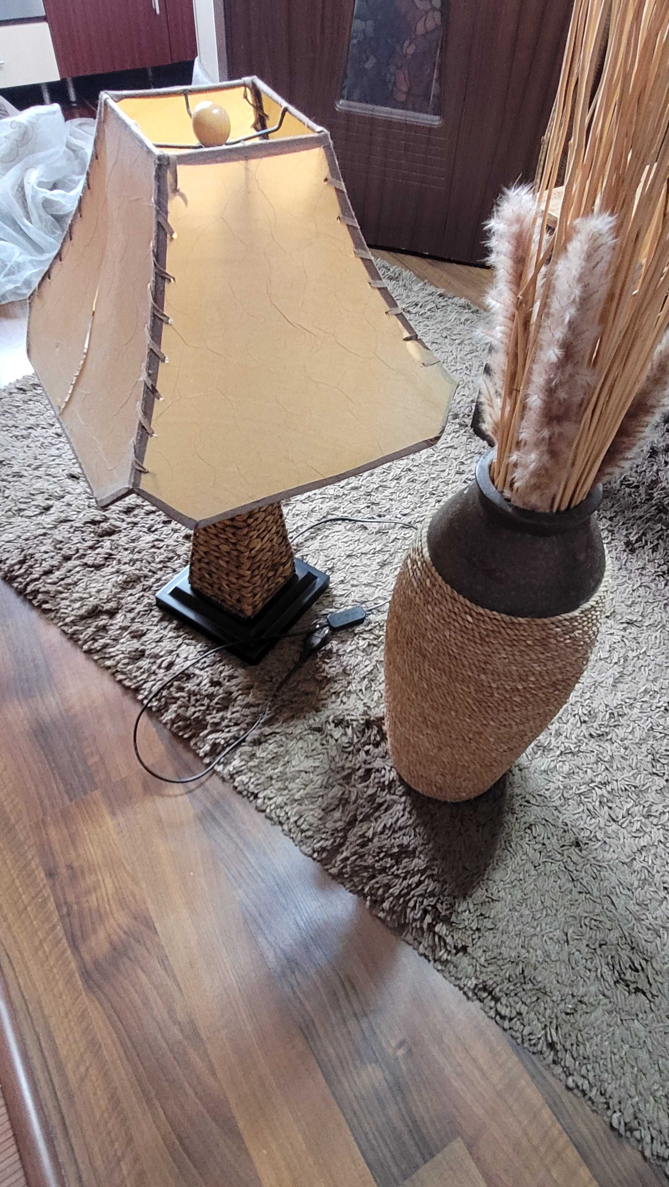Lampadar si vaza rustice