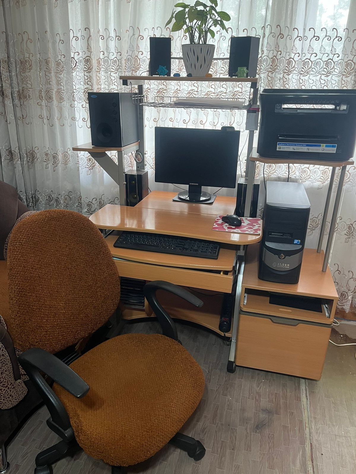 Продам компьютерный стол