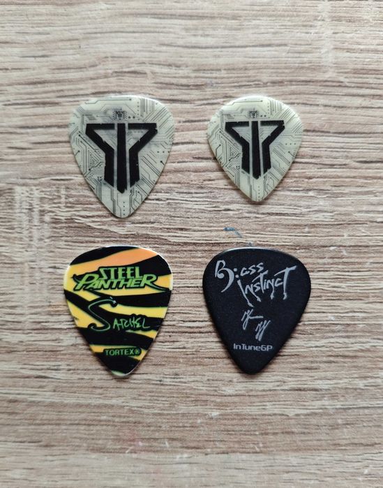 автентични перца на различни банди (guitar pick)