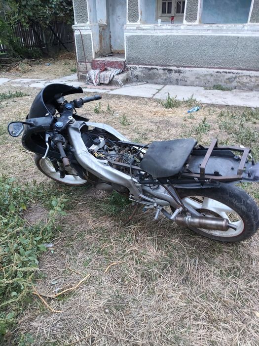Vând motor Aprilia rs2t