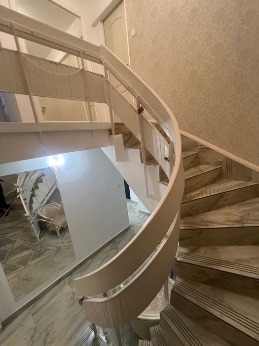 Proprieter vand penthouse ultracentral pe 2 nivele cu scara interioara