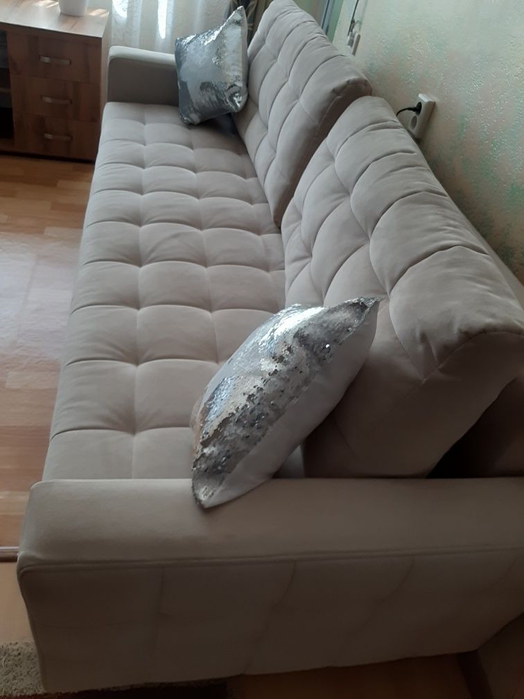 Продам два стула офисных, и диван раскладной отличные
