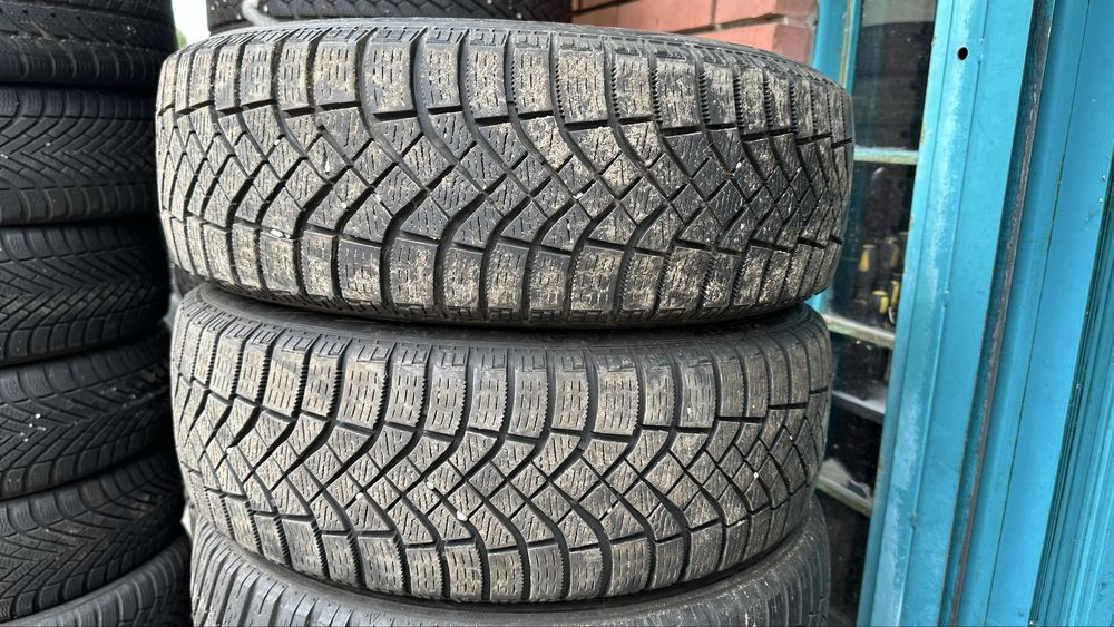 Продавам 2бр. Зимни гуми 185/60/15 Pirelli / Пирели 7,5мм