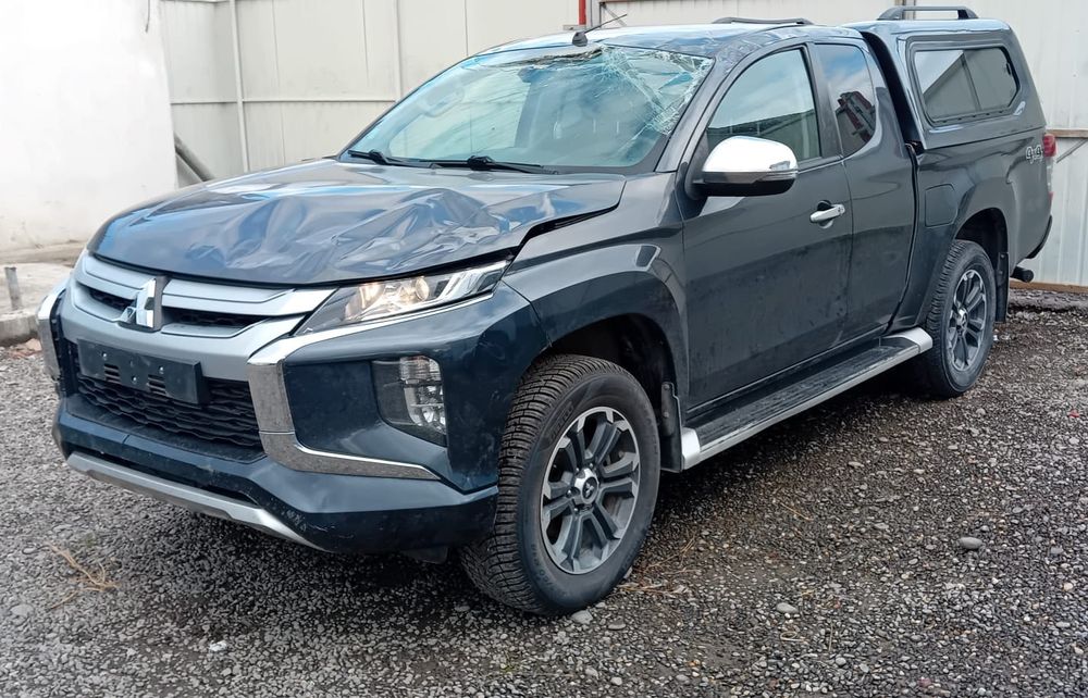 Mitsubishi L200 Avariat fabricatie 2022  4x4  50000km!