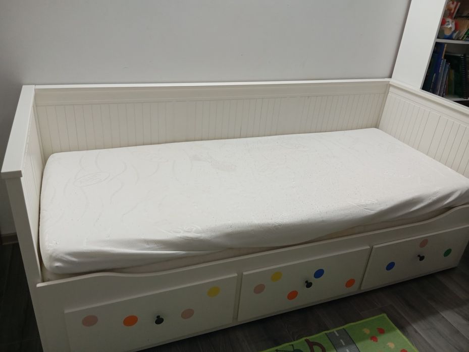 Vând divan extensibil Ikea