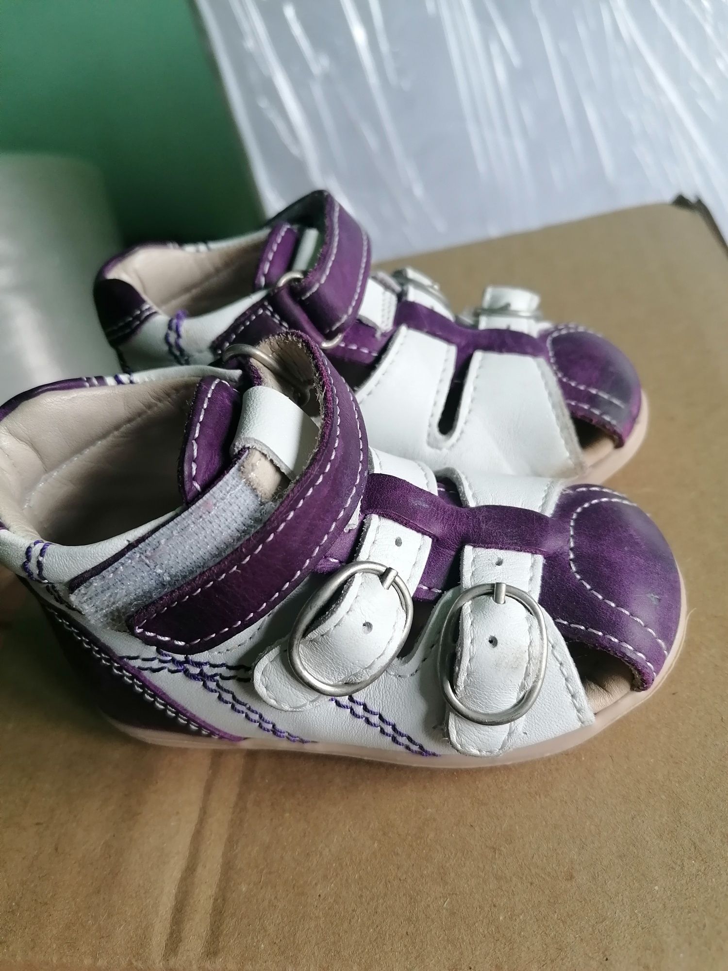 Sandale pentru bebe